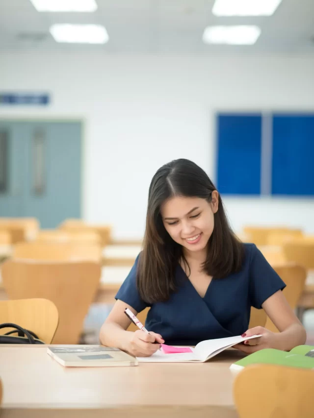 beautiful-women-asian-university-student-library